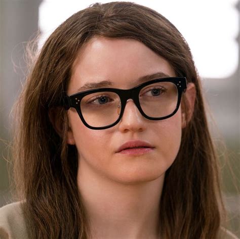 What Glasses Does Anna (Delvey) Character Wear in Inventing 